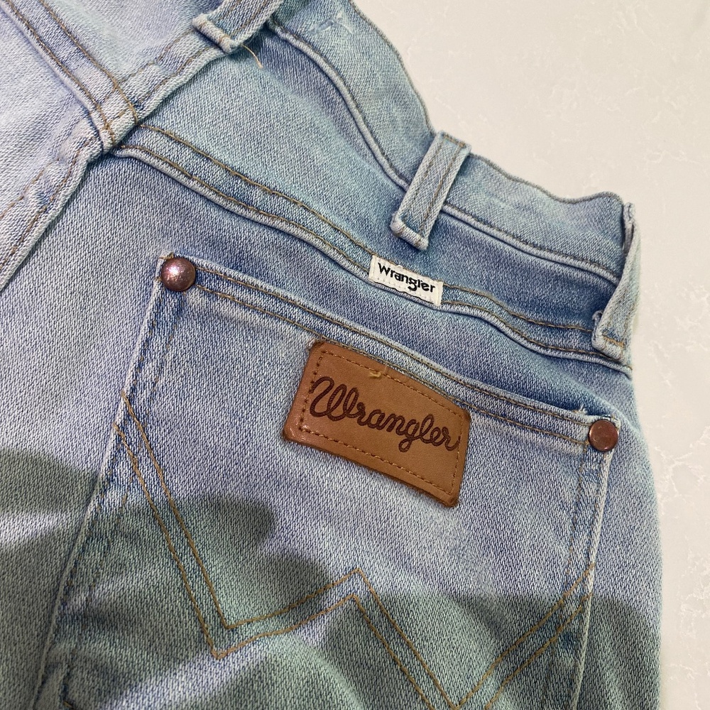 Wrangler light wash high waisted cut off short